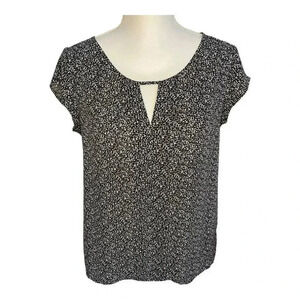 Express Women’s Small Lightweight Black & White Keyhole Top‎